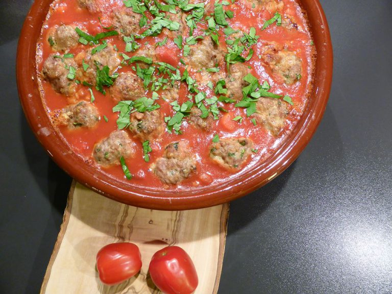 Spanische Hackbällchen mit Tomatensauce - meat meets me